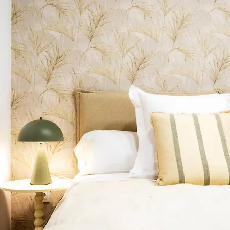 Pink Essence تورّيفيِخا